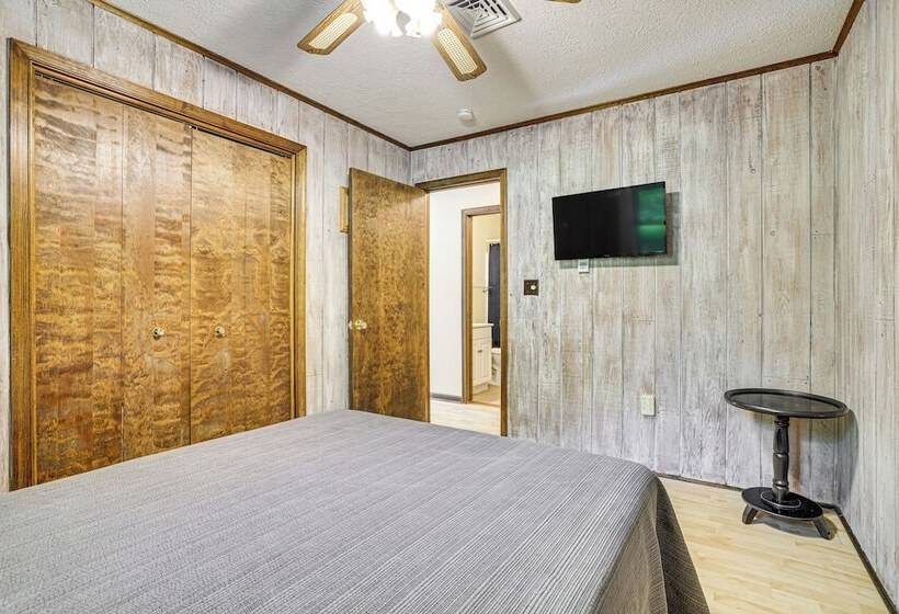 Clifton Township Home W/ Deck & Heated Sunroom!