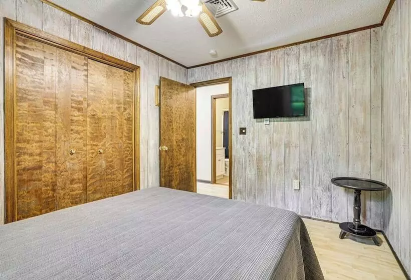 Clifton Township Home W/ Deck & Heated Sunroom!