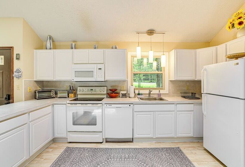 Clifton Township Home W/ Deck & Heated Sunroom!