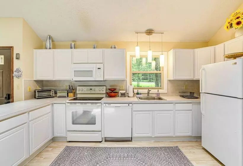 Clifton Township Home W/ Deck & Heated Sunroom!