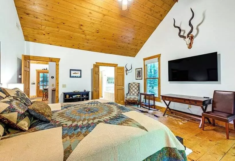 Creekside Lodge ~ 4 Mi To Sapphire Valley Resort!