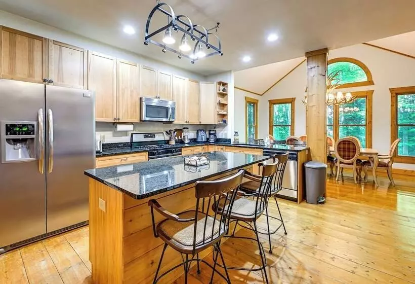 Creekside Lodge ~ 4 Mi To Sapphire Valley Resort!