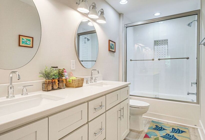 Dog Friendly Wilmington Retreat ~ 7 Mi To Beach!