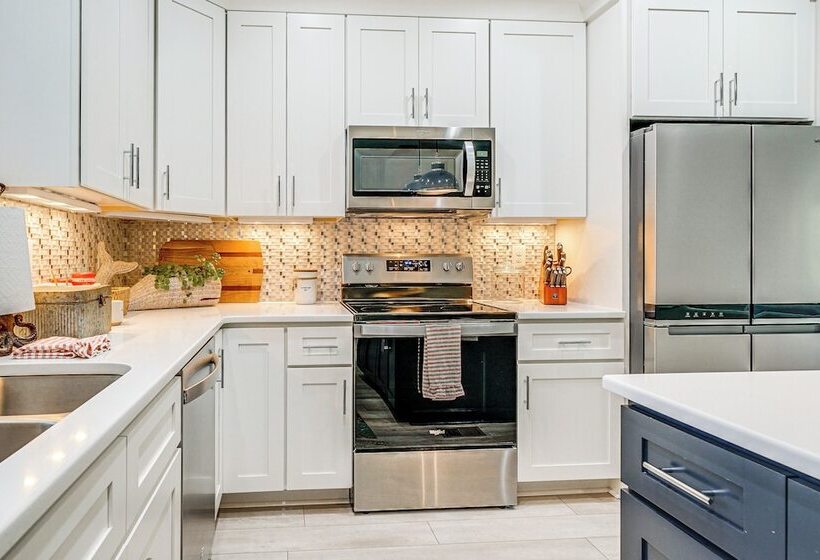 Dog Friendly Wilmington Retreat ~ 7 Mi To Beach!