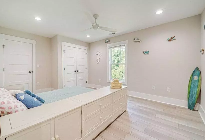 Dog Friendly Wilmington Retreat ~ 7 Mi To Beach!