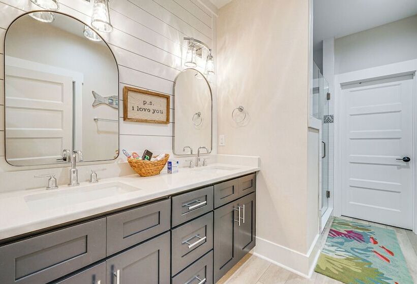 Dog Friendly Wilmington Retreat ~ 7 Mi To Beach!