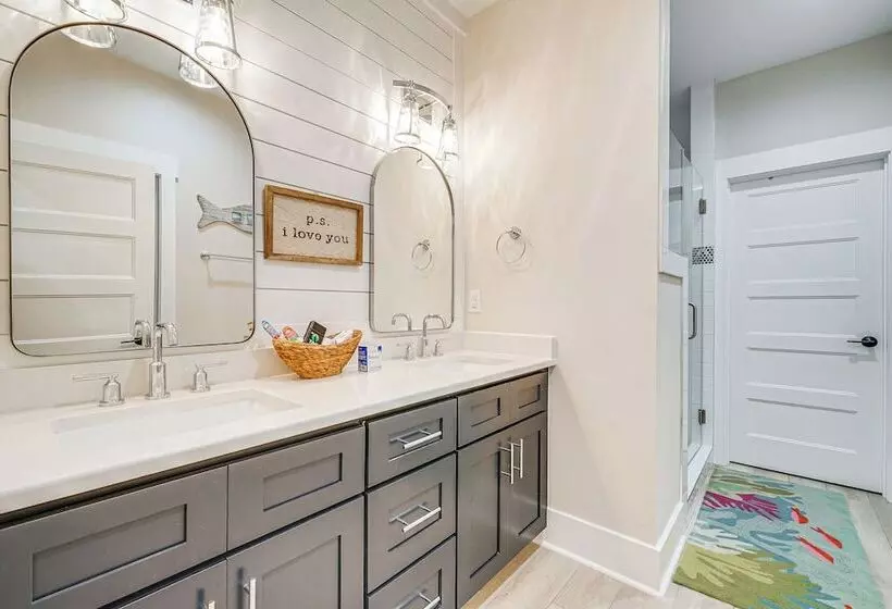 Dog Friendly Wilmington Retreat ~ 7 Mi To Beach!