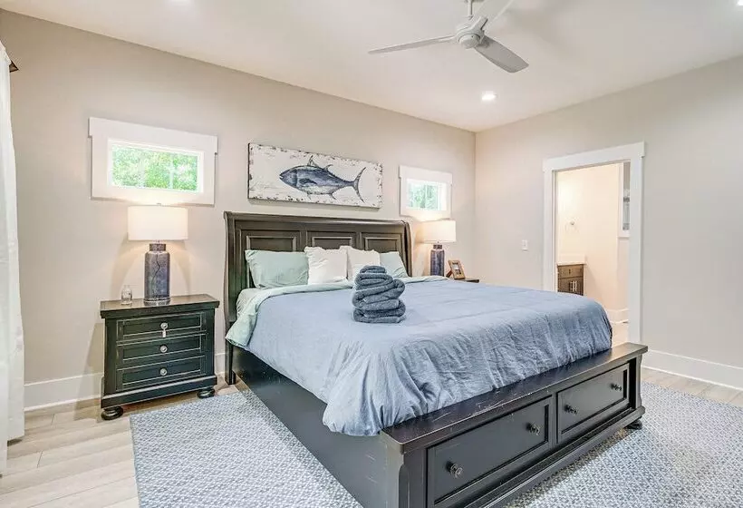 Dog Friendly Wilmington Retreat ~ 7 Mi To Beach!