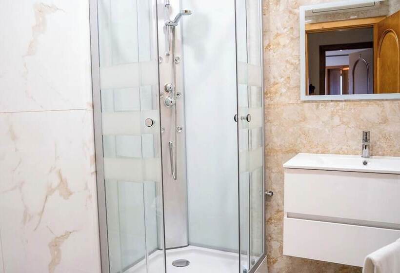 هتل Elegância & Carros