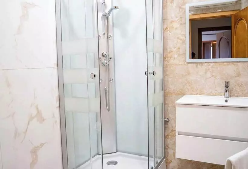 Hotelli Elegância & Carros