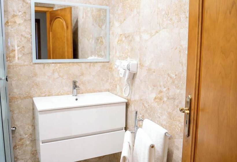 هتل Elegância & Carros