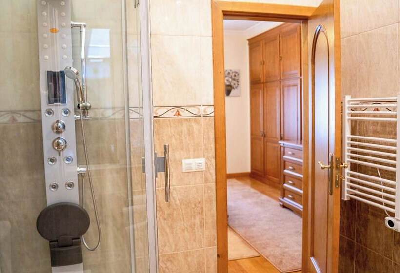 هتل Elegância & Carros