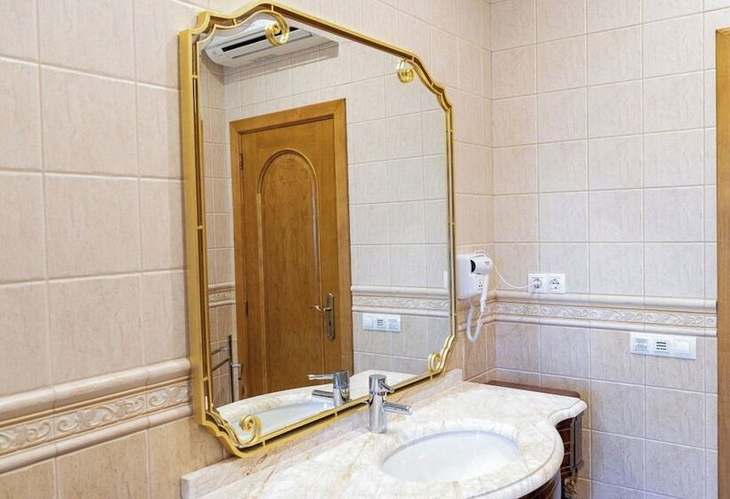 هتل Elegância & Carros