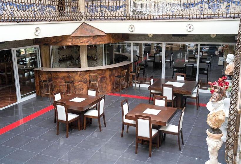 هتل Elegância & Carros