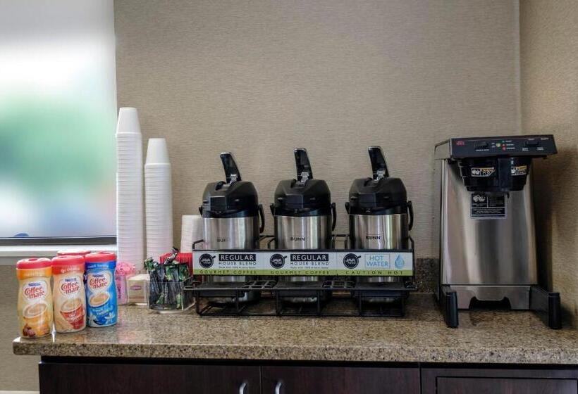 فندق Hometowne Studios By Red Roof Danville, Pa