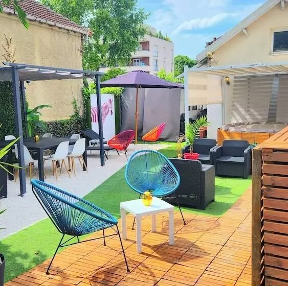 Hotelli La Magnifique Villa