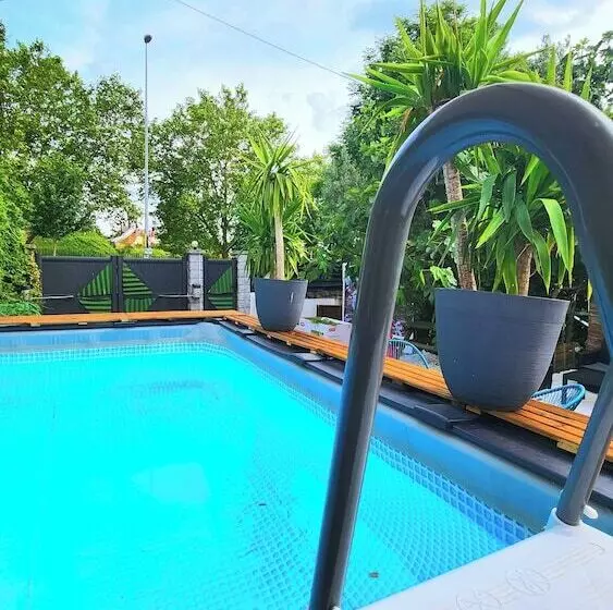 Hotelli La Magnifique Villa