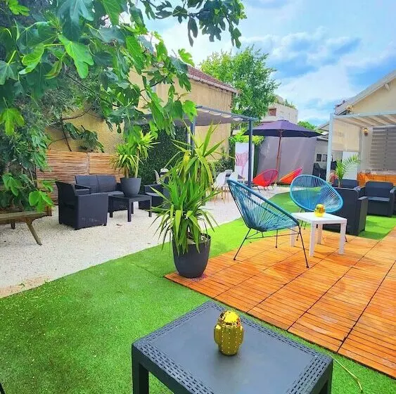 Hotelli La Magnifique Villa