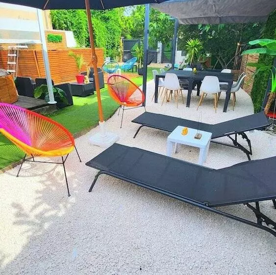 Hotelli La Magnifique Villa