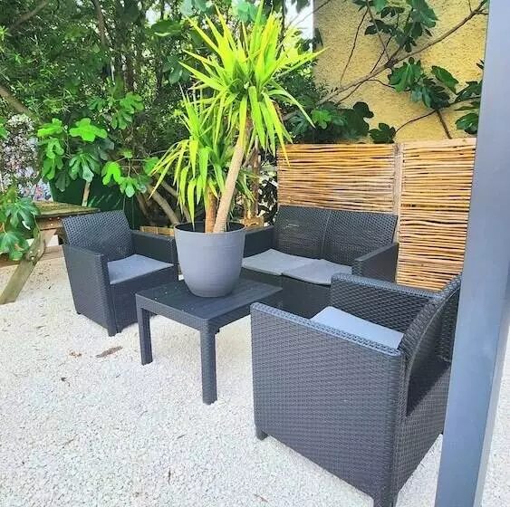 Hotelli La Magnifique Villa