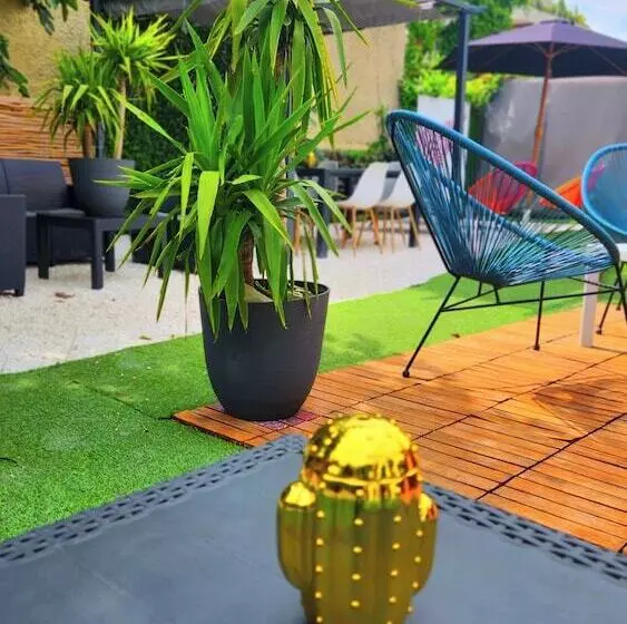 Hotelli La Magnifique Villa