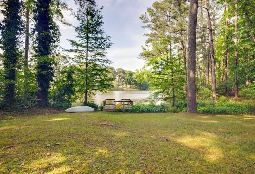 Lakefront Newport News Home, 6 Mi To City Center!