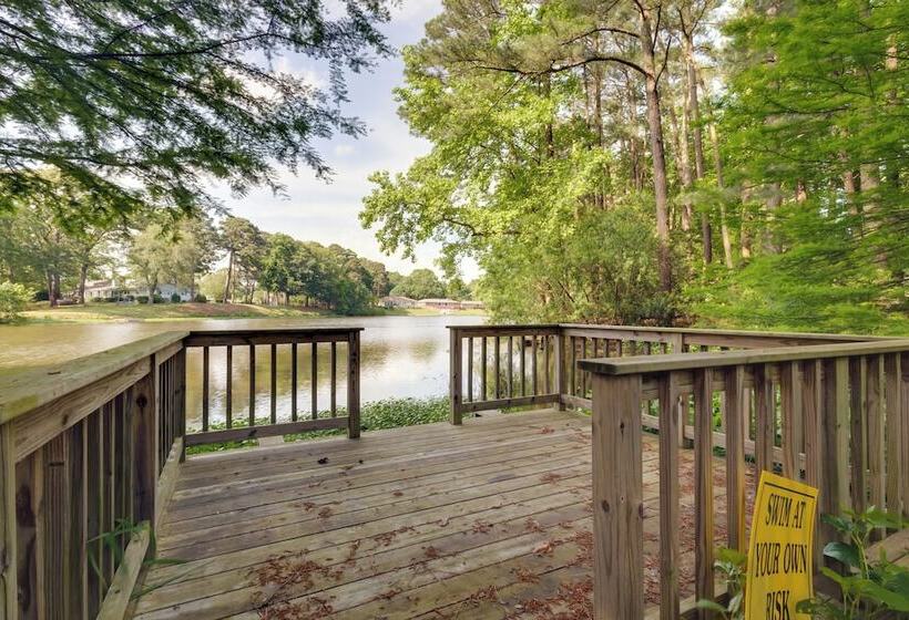 Lakefront Newport News Home, 6 Mi To City Center!