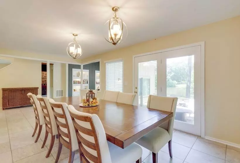 Lakefront Newport News Home, 6 Mi To City Center!