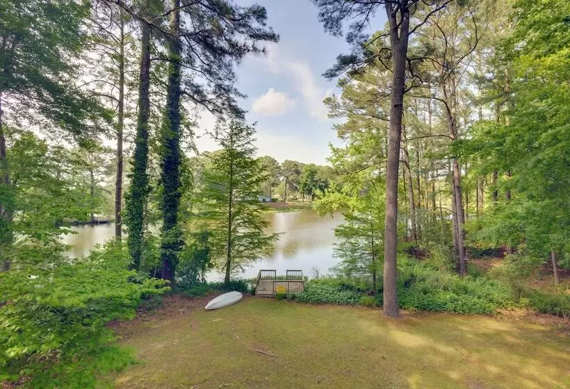 Lakefront Newport News Home, 6 Mi To City Center!
