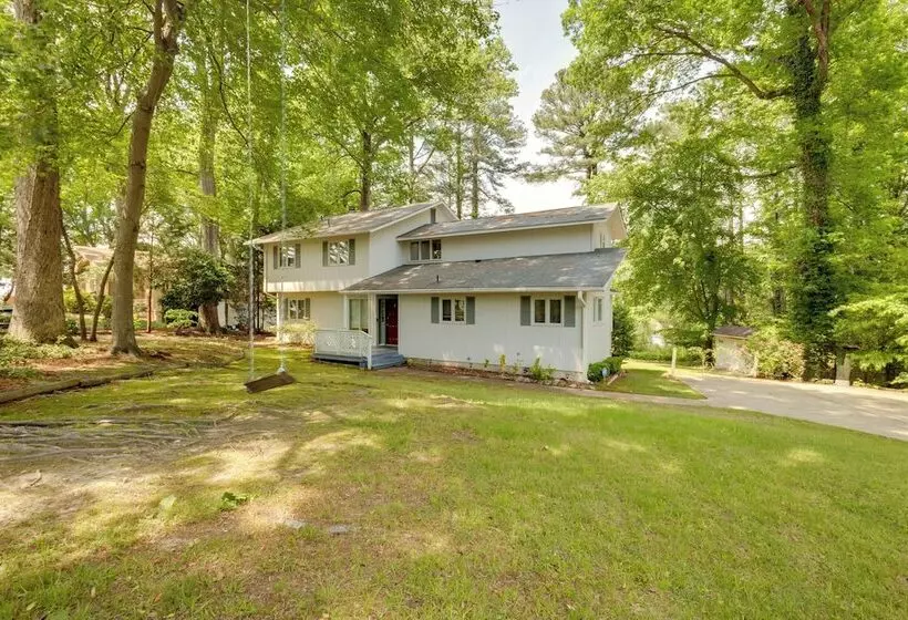 Lakefront Newport News Home, 6 Mi To City Center!