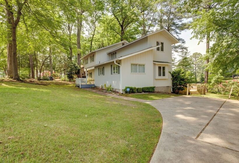 Lakefront Newport News Home, 6 Mi To City Center!