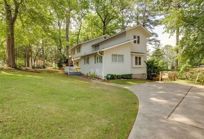 Lakefront Newport News Home, 6 Mi To City Center!