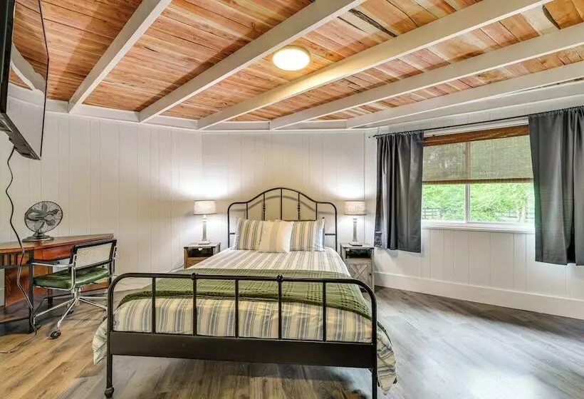 Peaceful Concord Cabin Near Parks & Hiking!