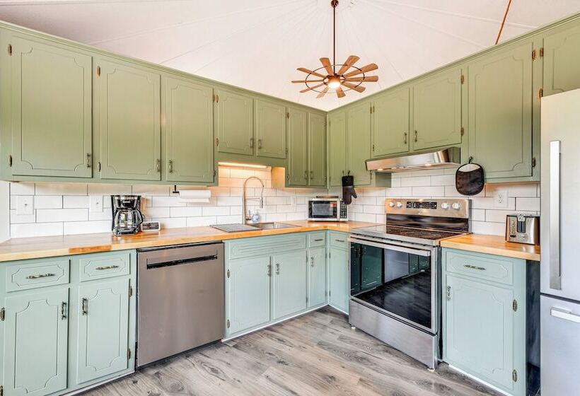 Peaceful Concord Cabin Near Parks & Hiking!