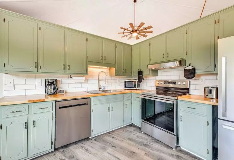 Peaceful Concord Cabin Near Parks & Hiking!