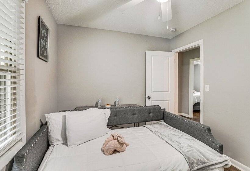 Pet Friendly Goose Creek Home: 19 Mi To Charleston