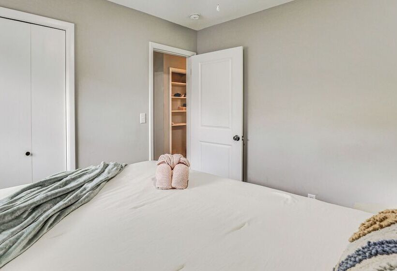 Pet Friendly Goose Creek Home: 19 Mi To Charleston