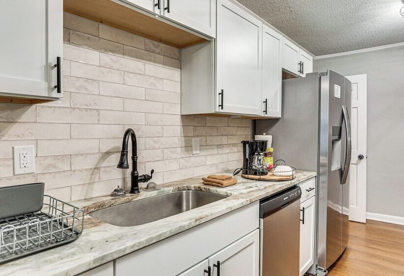 Pet Friendly Goose Creek Home: 19 Mi To Charleston