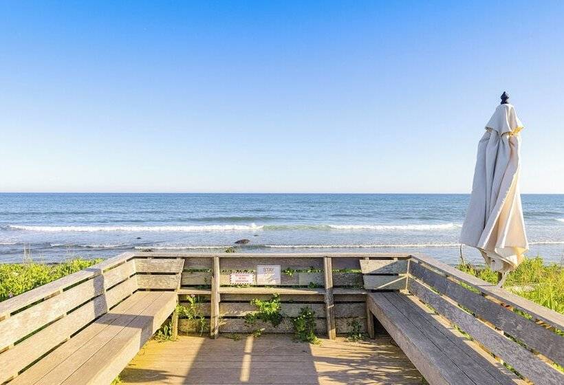 Quaint Montauk House W/ Community Amenities!