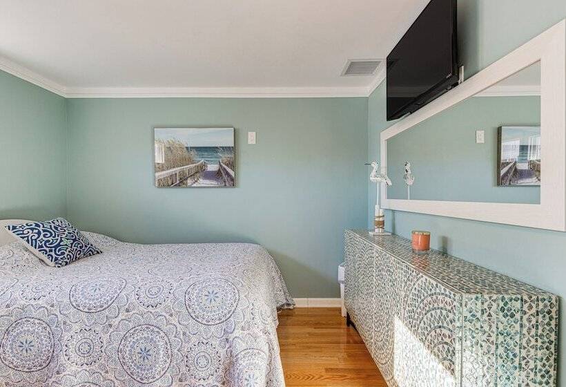 Quaint Montauk House W/ Community Amenities!