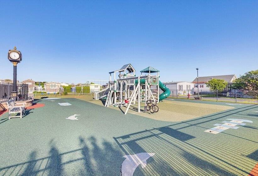 Quaint Montauk House W/ Community Amenities!