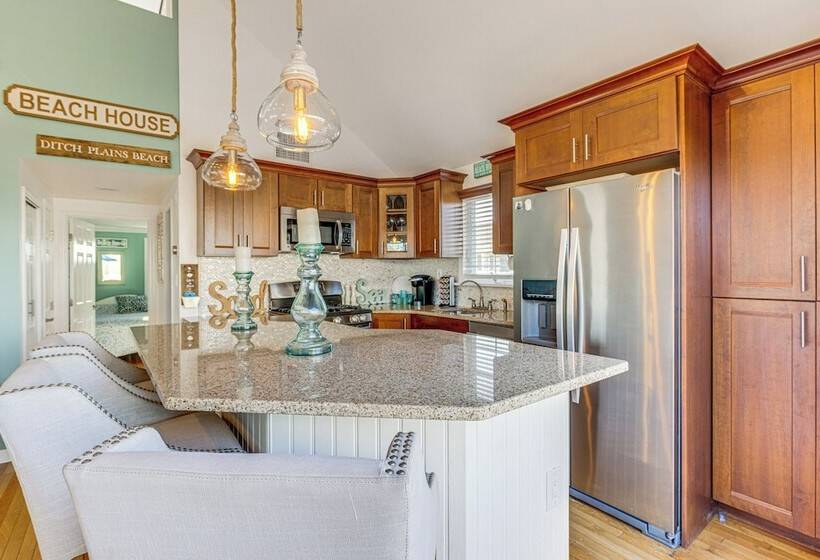 Quaint Montauk House W/ Community Amenities!