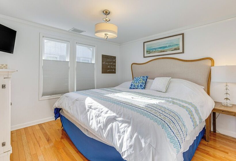 Quaint Montauk House W/ Community Amenities!