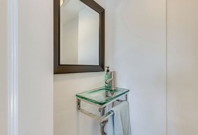 Quaint Montauk House W/ Community Amenities!