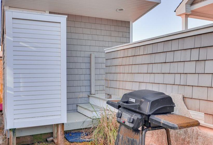 Quaint Montauk House W/ Community Amenities!