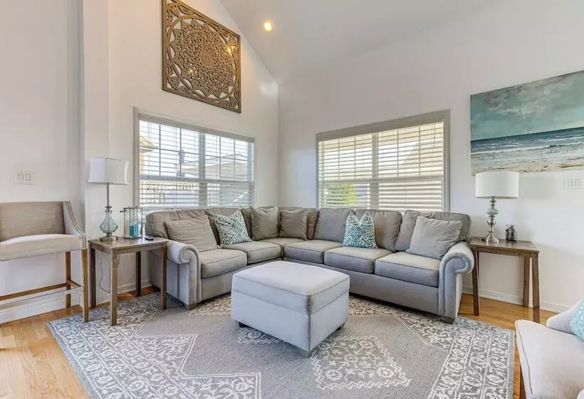 Quaint Montauk House W/ Community Amenities!