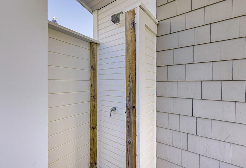 Quaint Montauk House W/ Community Amenities!