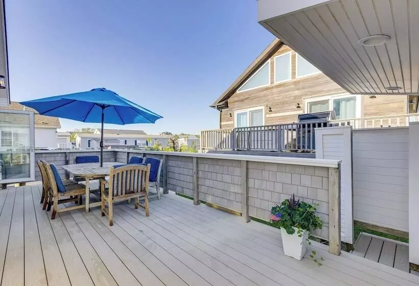 Quaint Montauk House W/ Community Amenities!