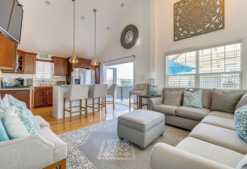 Quaint Montauk House W/ Community Amenities!