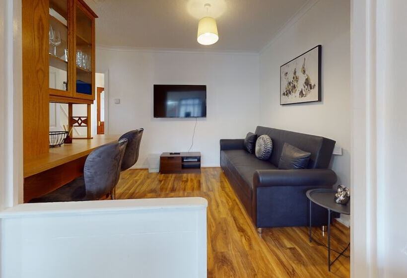 레지던스 Dagenham 4 Beds Sleeps 8 Wifi